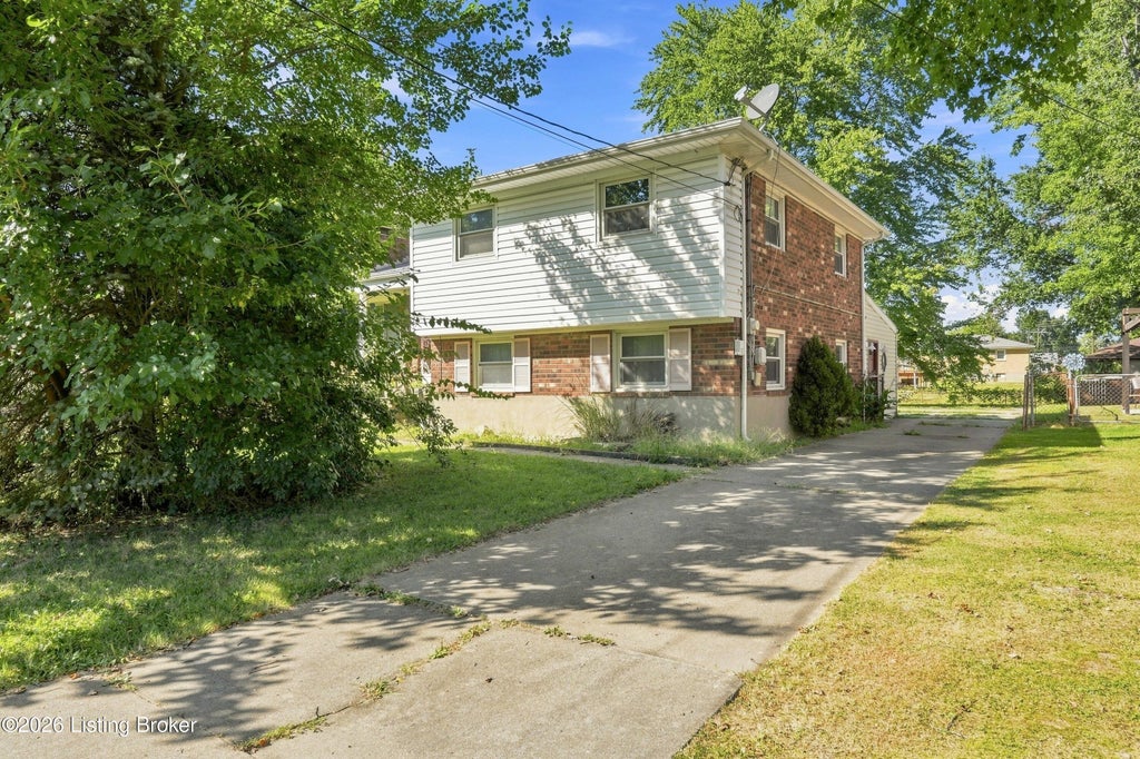 Photo of 3501 Foreman Ln, Louisville, KY 40219 (MLS # 1728482)