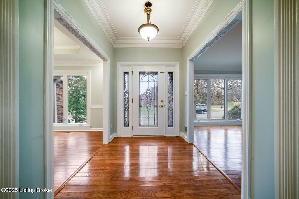 Photo of 7515 Kendrick Crossing Ln, Louisville, KY 40291 (MLS # 1704116)