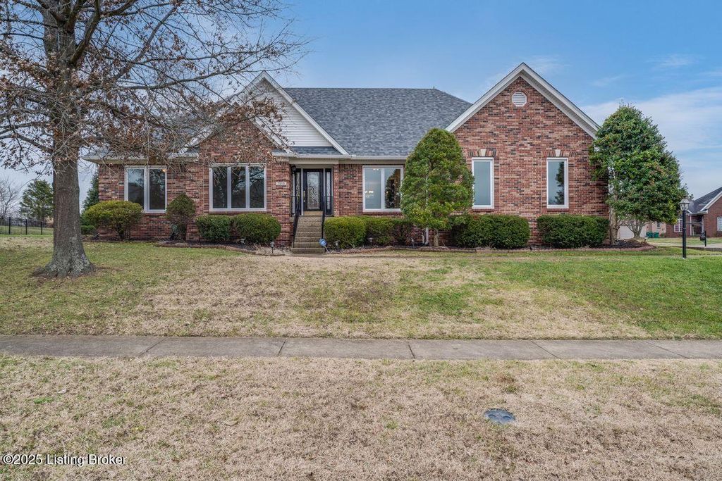 Photo of 7515 Kendrick Crossing Ln, Louisville, KY 40291 (MLS # 1704116)