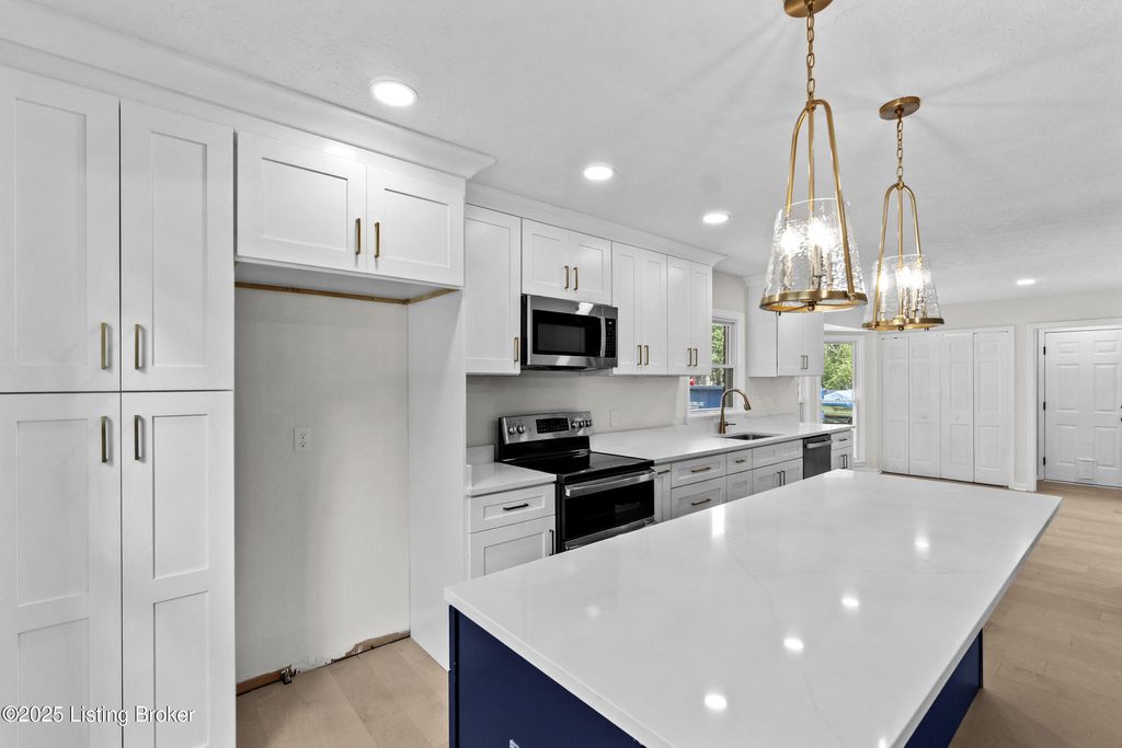 Photo of 8812 Swan Hill Rd, Louisville, KY 40241 (MLS # 1705597)