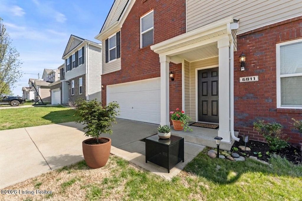 Photo of 6811 Beckingham Blvd, Louisville, KY 40299 (MLS # 1712796)