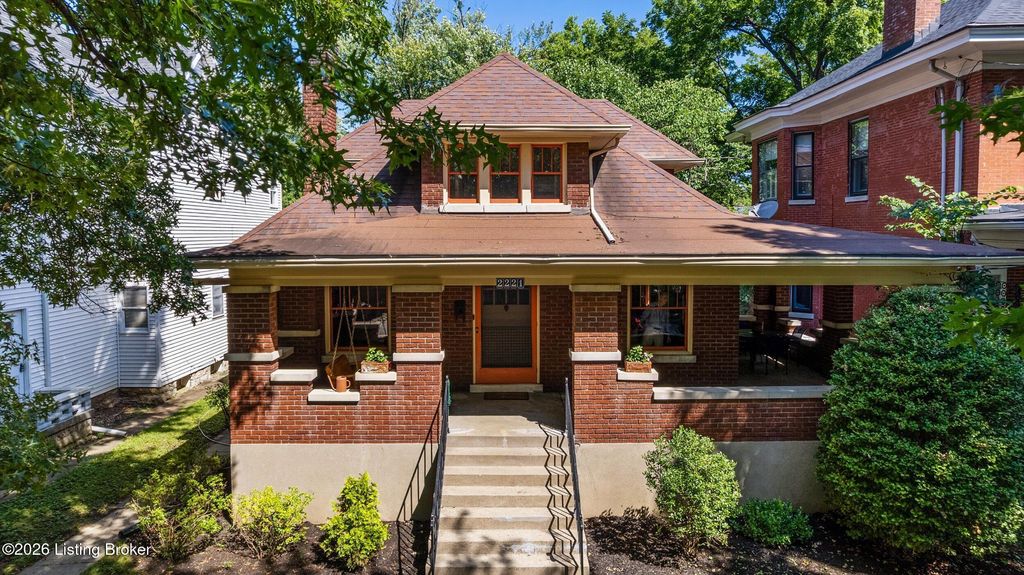 Photo of 2221 Bonnycastle Ave, Louisville, KY 40205 (MLS # 1723274)