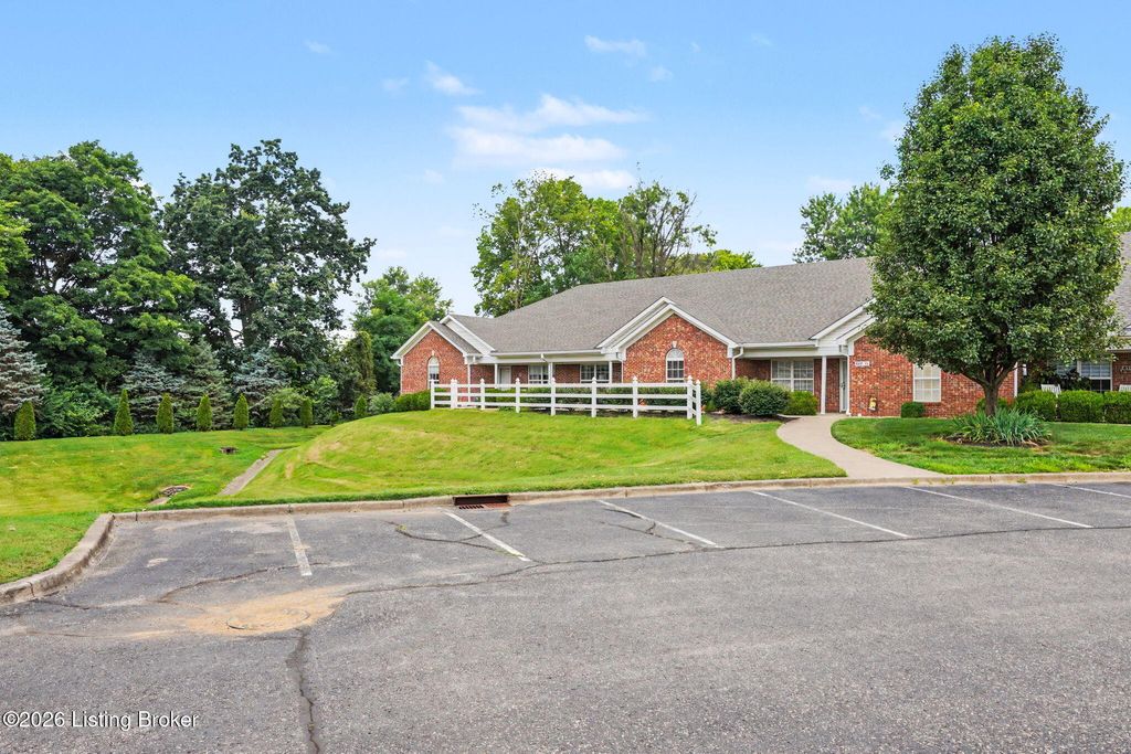 Photo of 8537 Applegate Village Dr, Louisville, KY 40219 (MLS # 1722407)