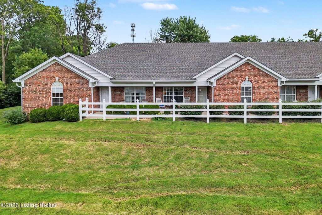Photo of 8537 Applegate Village Dr, Louisville, KY 40219 (MLS # 1722407)