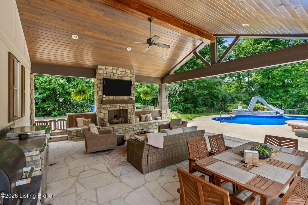 Photo of 11002 Ridge Rd, Anchorage, KY 40223 (MLS # 1721206)