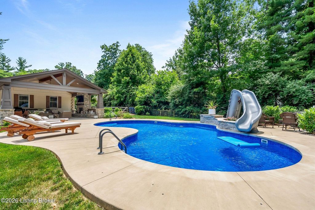 Photo of 11002 Ridge Rd, Anchorage, KY 40223 (MLS # 1721206)