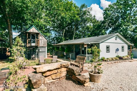 Photo of 498 Rainbow Knob Ln, McDaniels, KY 40152 (MLS # 1714475)