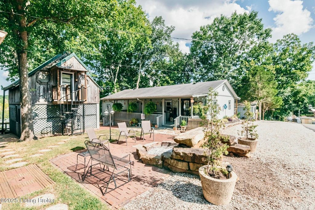 Photo of 498 Rainbow Knob Ln, McDaniels, KY 40152 (MLS # 1714475)