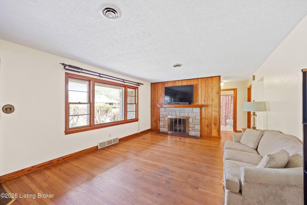 Photo of 6707 Norway Dr, Louisville, KY 40214 (MLS # 1715578)