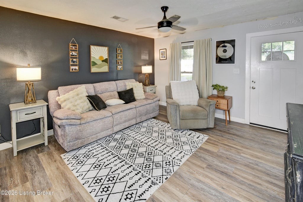 Photo of 5405 Thunder Ct, Louisville, KY 40272 (MLS # 1721212)