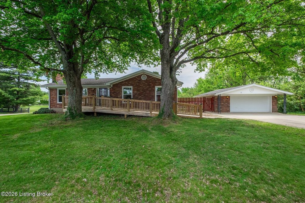 Photo of 8207 Ardenia Ln, Louisville, KY 40228 (MLS # 1714799)