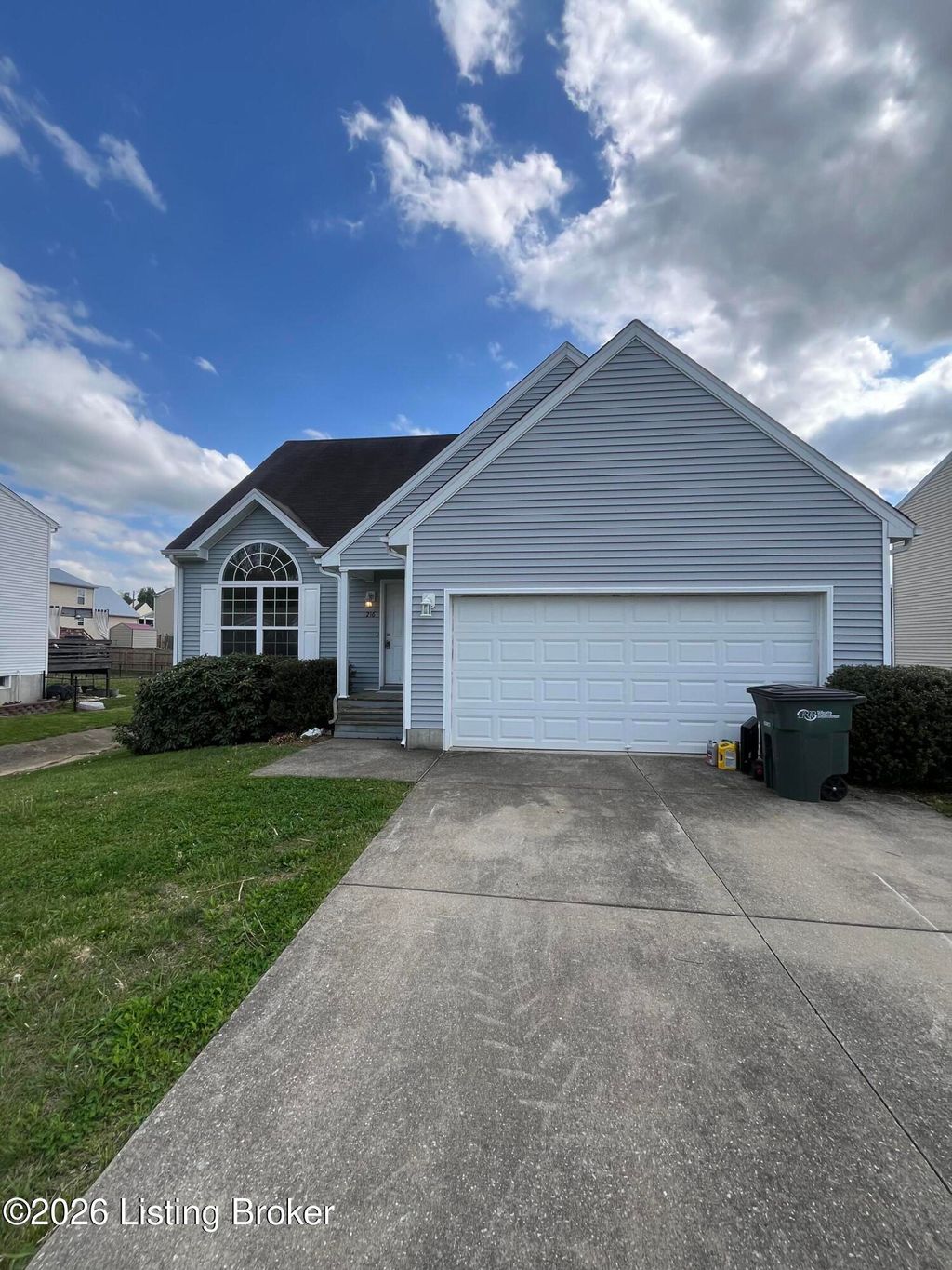 Photo of 216 Ivy Pointe Dr, Elizabethtown, KY 42701 (MLS # 1714612)