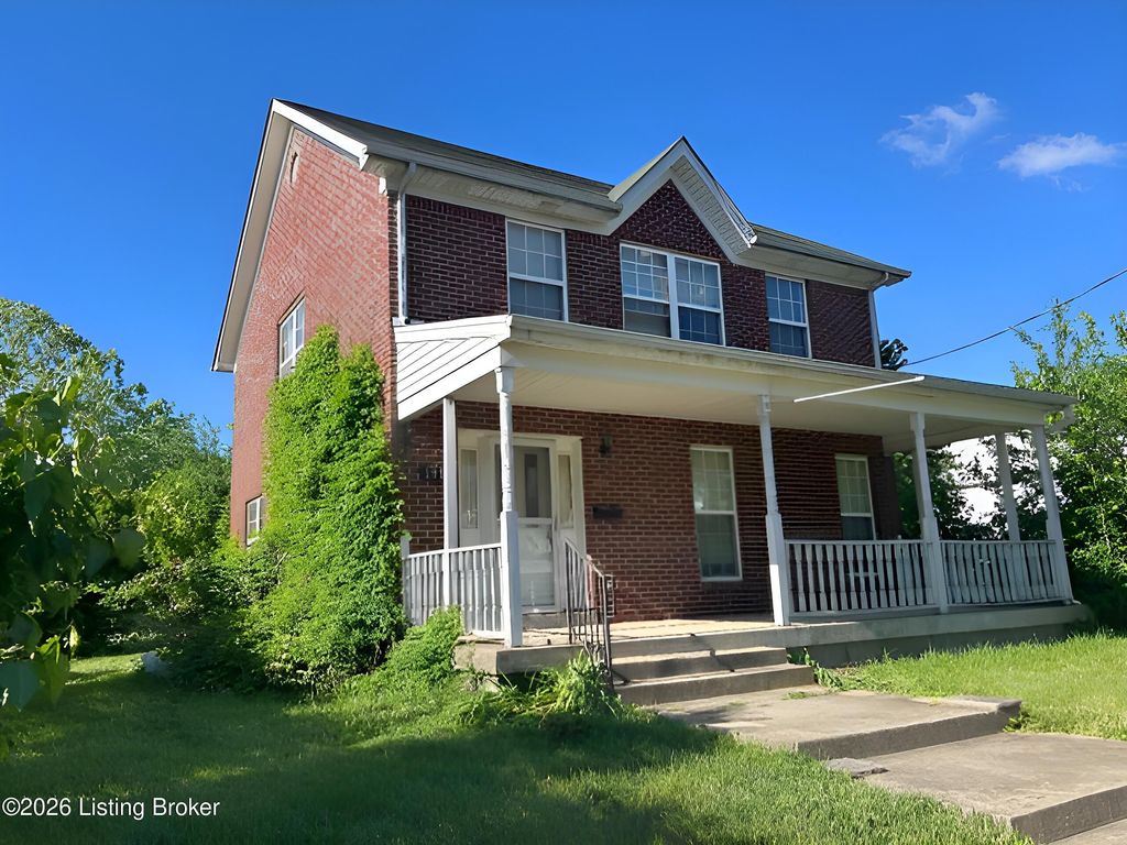 Photo of 1810 W Chestnut St, Louisville, KY 40203 (MLS # 1717678)