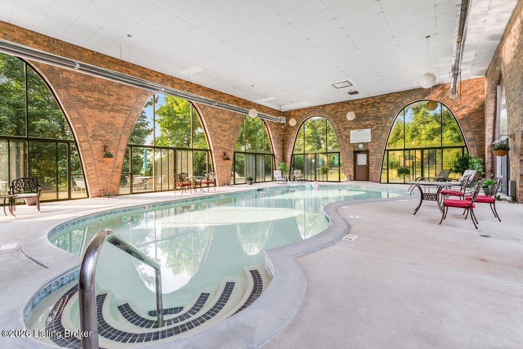 Photo of 1602 Gardiner Ln #APT 130, Louisville, KY 40205 (MLS # 1715976)