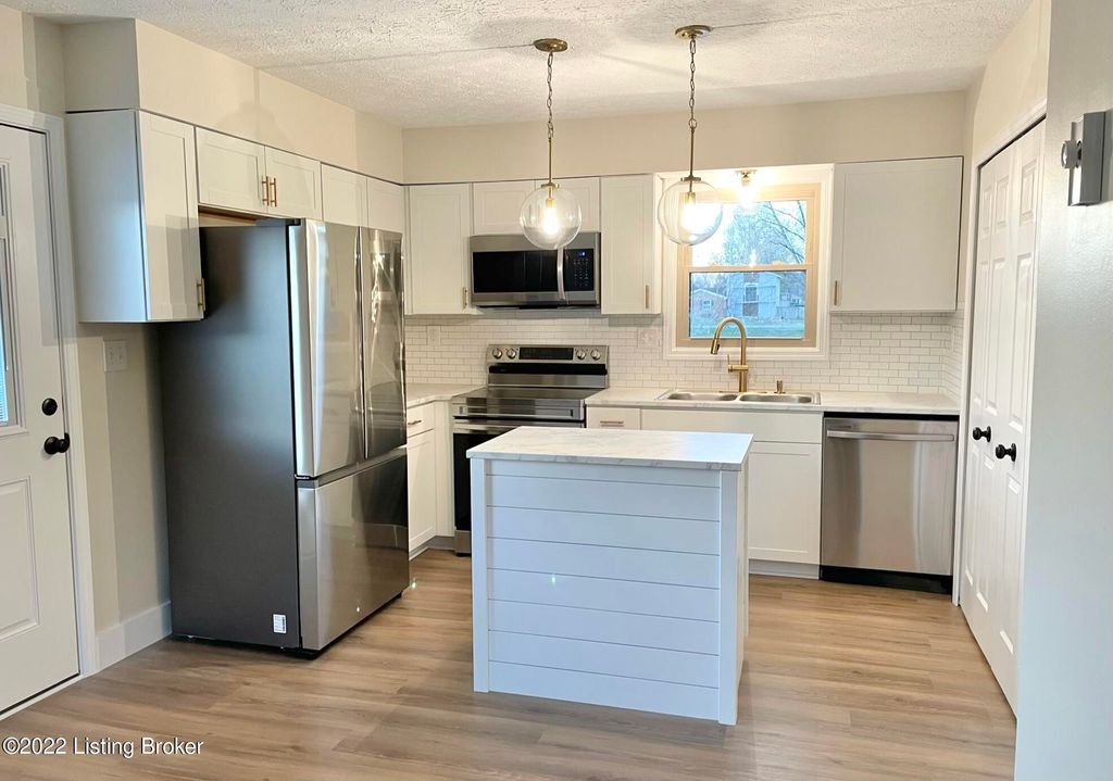 Photo of 148 Johnson Dr, Shepherdsville, KY 40165 (MLS # 1626634)