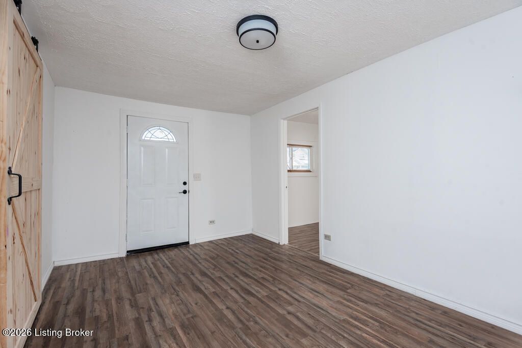 Photo of 606 Country Club Rd, Louisville, KY 40206 (MLS # 1711977)