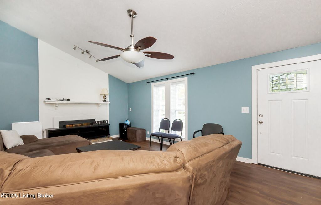 Photo of 9210 Wakulla Ct, Jeffersontown, KY 40299 (MLS # 1701330)