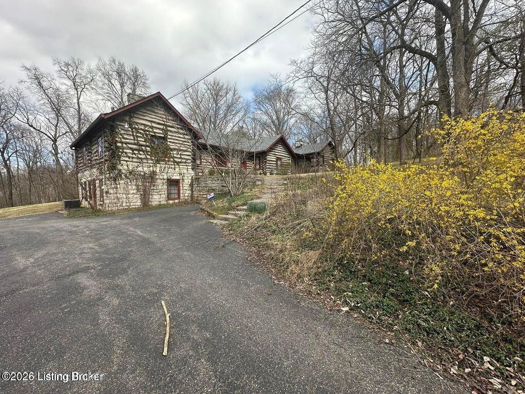 Photo of 2515 Woodside Rd, Louisville, KY 40207 (MLS # 1716805)
