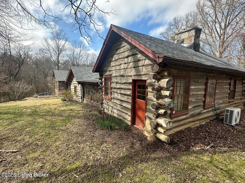 Photo of 2515 Woodside Rd, Louisville, KY 40207 (MLS # 1716805)