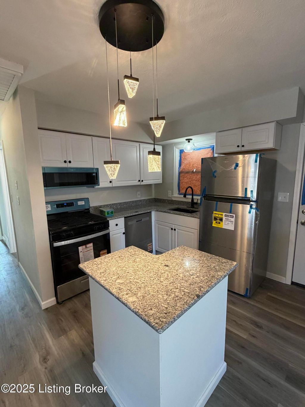 Photo of 5414 Bungalow Dr, Louisville, KY 40258 (MLS # 1705393)