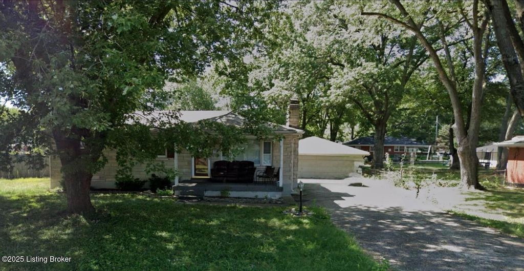Photo of 5414 Bungalow Dr, Louisville, KY 40258 (MLS # 1705393)
