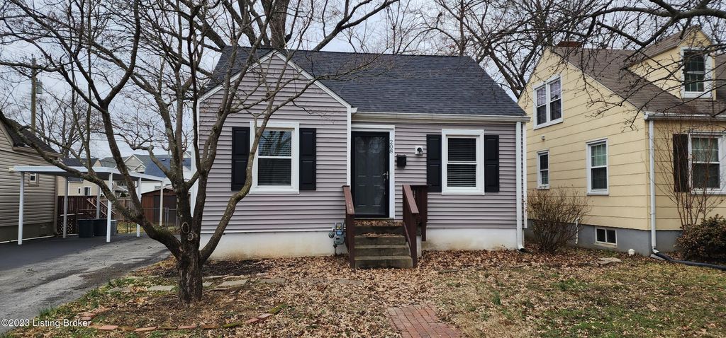 Photo of 208 Colonial Dr, Louisville, KY 40207 (MLS # 1708795)