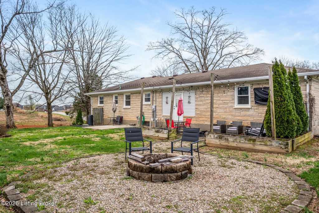 Photo of 607 Christman Ln, Shepherdsville, KY 40165 (MLS # 1711768)