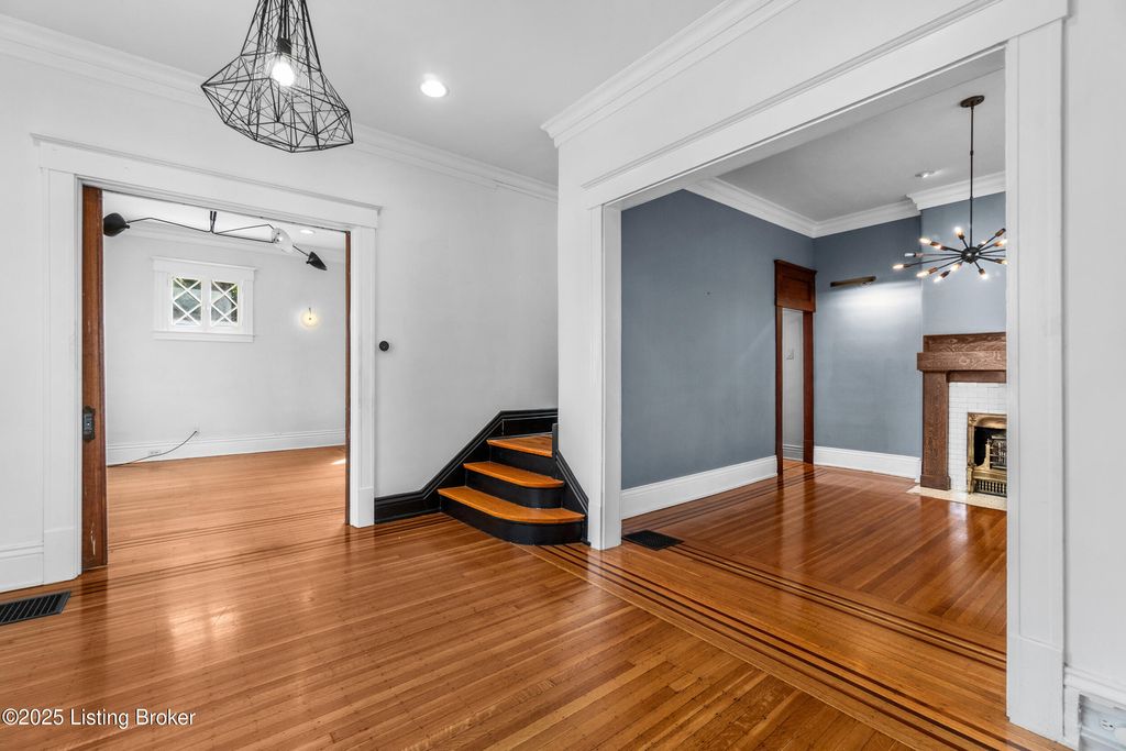 Photo of 1844 Edgeland Ave, Louisville, KY 40204 (MLS # 1709742)