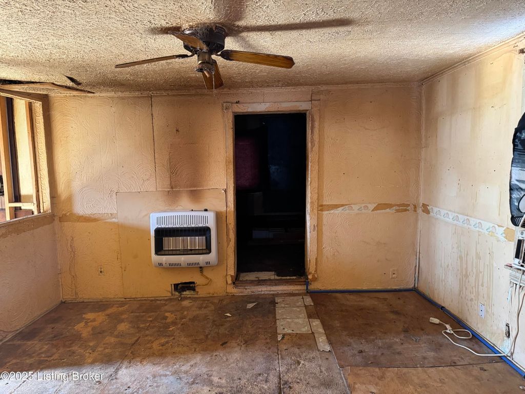 Photo of 3323 Peachtree Ave, Louisville, KY 40215 (MLS # 1705538)