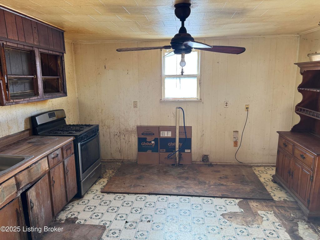 Photo of 3323 Peachtree Ave, Louisville, KY 40215 (MLS # 1705538)