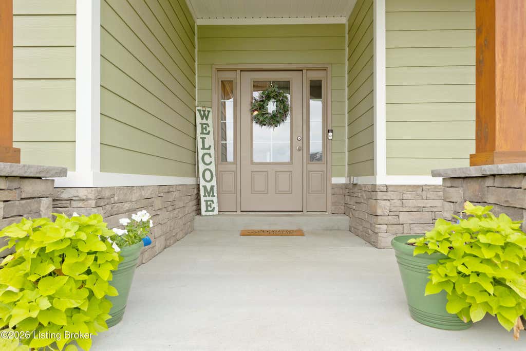 Photo of 160 Williamsburg Ct, Mt Washington, KY 40047 (MLS # 1723819)