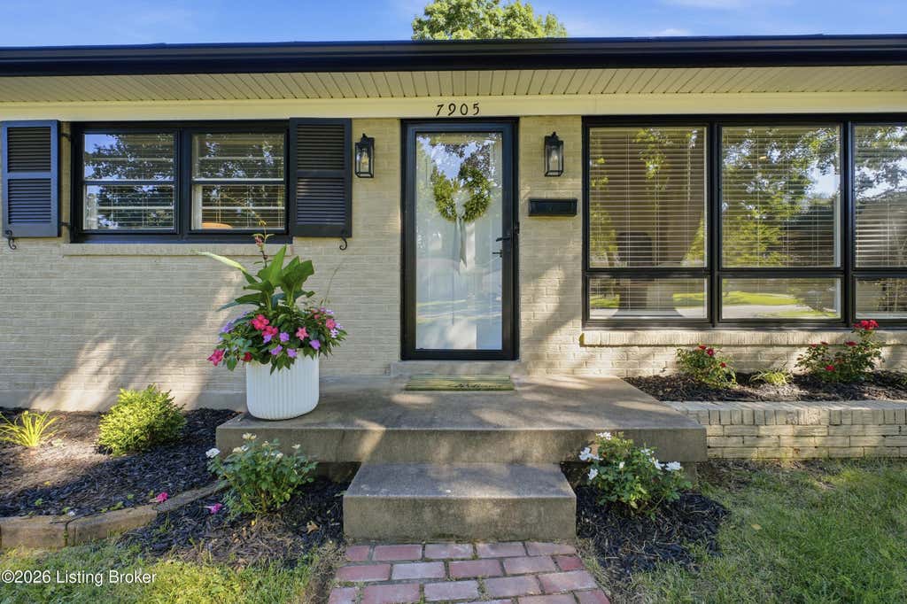 Photo of 7905 Greenway Dr, Louisville, KY 40222 (MLS # 1723639)