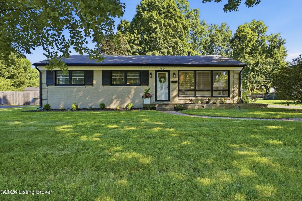 Photo of 7905 Greenway Dr, Louisville, KY 40222 (MLS # 1723639)