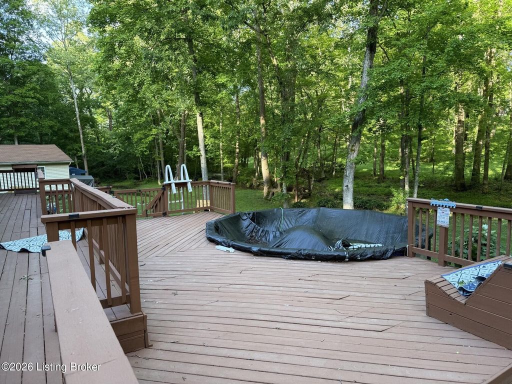 Photo of 491 Big Springs Rd, Shepherdsville, KY 40165 (MLS # 1716790)