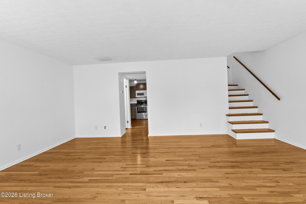 Photo of 2852 Coleen Ct, Louisville, KY 40206 (MLS # 1718340)