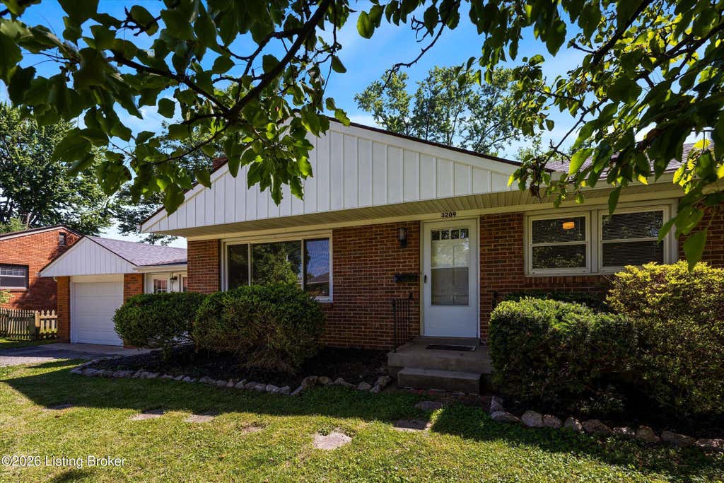 Photo of 3209 Norma Ln, Louisville, KY 40220 (MLS # 1719984)