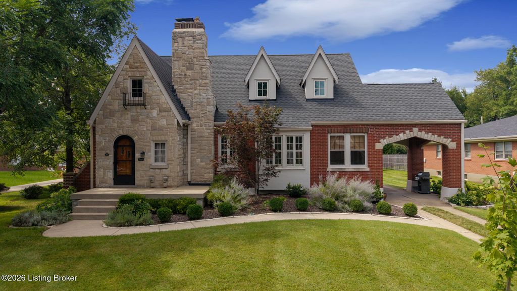 Photo of 3811 Hycliffe Ave, Louisville, KY 40207 (MLS # 1724167)