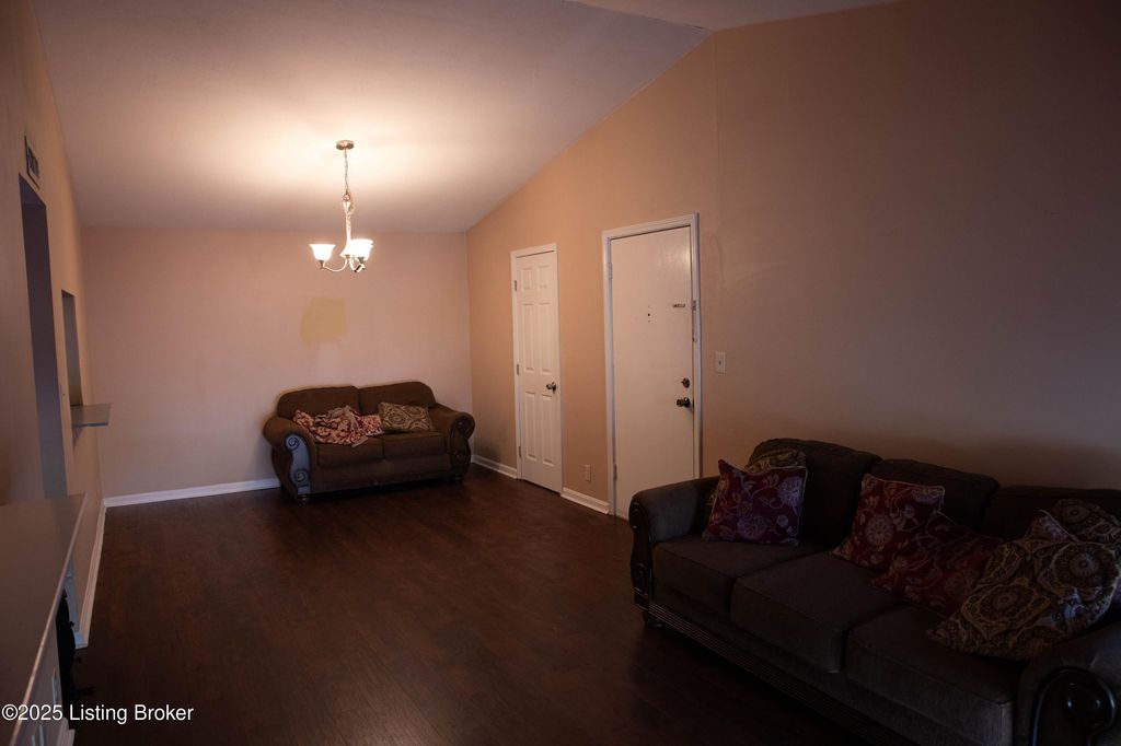 Photo of 3312 Colonial Manor Cir #UNIT 6A, Louisville, KY 40218 (MLS # 1703531)