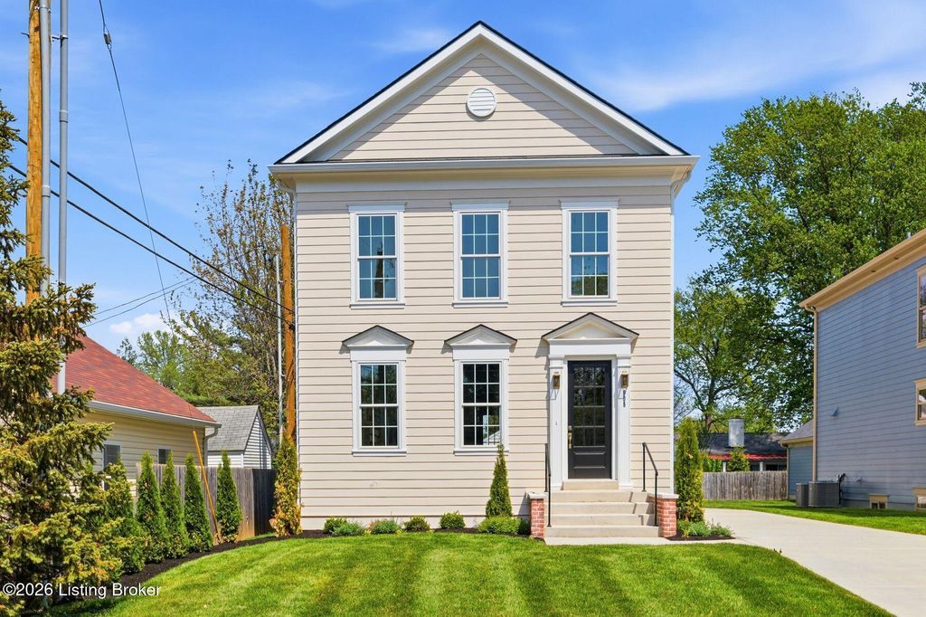 Photo of 905 S Sherrin Ave, Louisville, KY 40207 (MLS # 1714778)