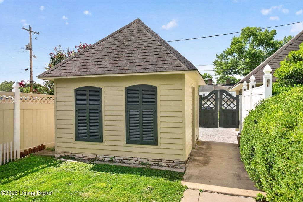 Photo of 712 E Main St, Madison, IN 47250 (MLS # 1722494)