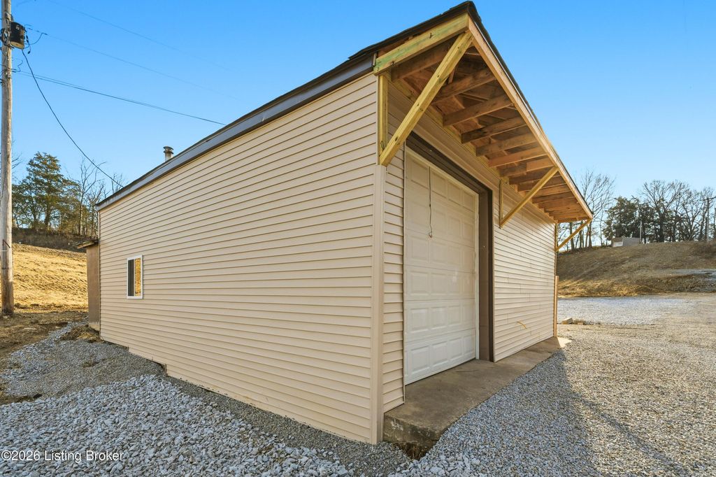 Photo of 931 Old Louisville Rd, Coxs Creek, KY 40013 (MLS # 1706340)