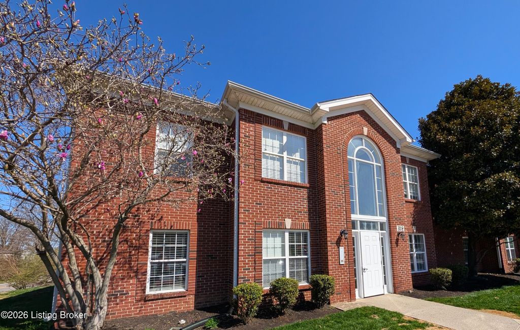 Photo of 3012 Clevan Way #102, Louisville, KY 40220 (MLS # 1711452)