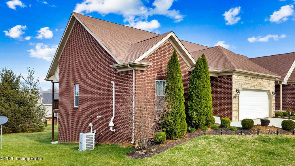 Photo of 143A Garden View Pl, Shepherdsville, KY 40165 (MLS # 1712174)