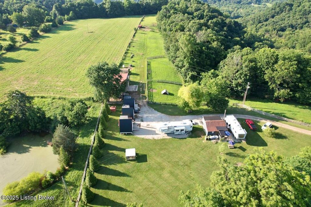 Photo of 1556 Hilltop Rd, Shepherdsville, KY 40165 (MLS # 1691514)