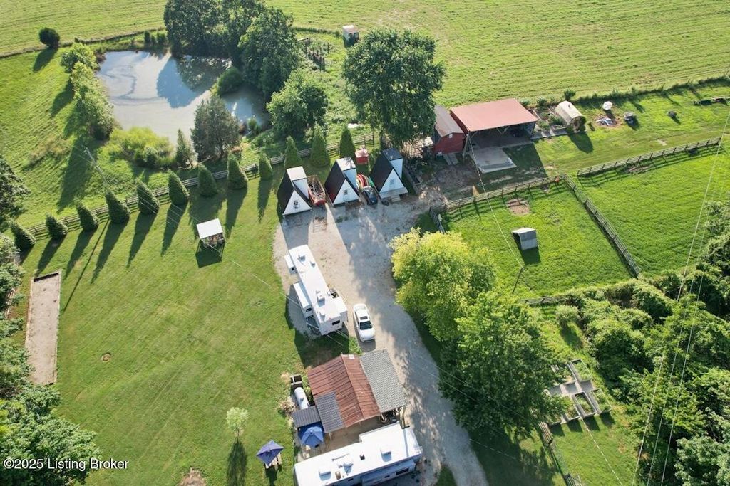 Photo of 1556 Hilltop Rd, Shepherdsville, KY 40165 (MLS # 1691514)