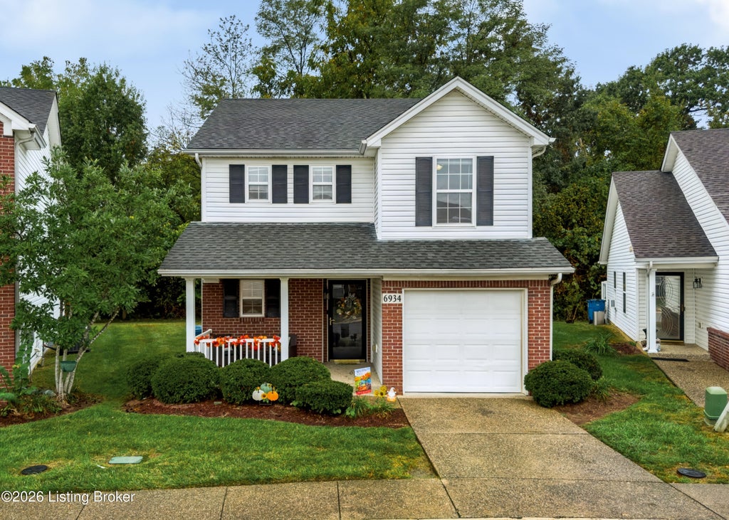 Photo of 6934 Arbor Creek Dr, Louisville, KY 40228 (MLS # 1732340)