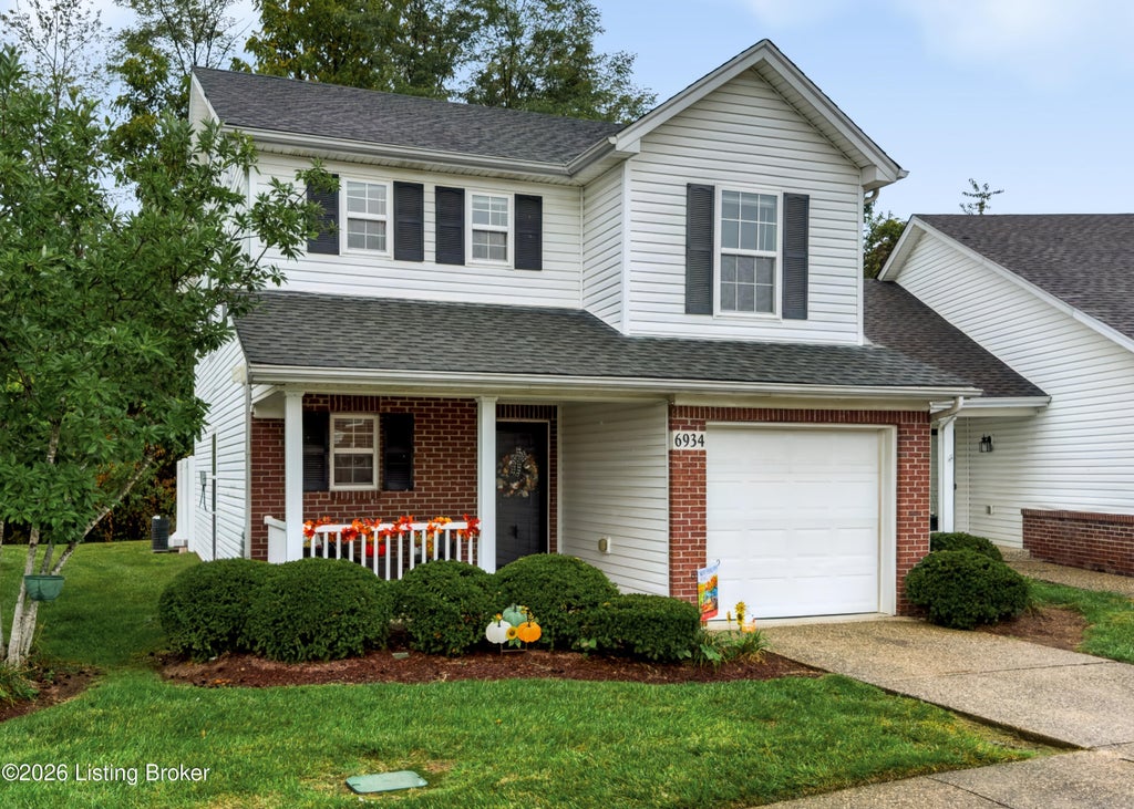 Photo of 6934 Arbor Creek Dr, Louisville, KY 40228 (MLS # 1732340)