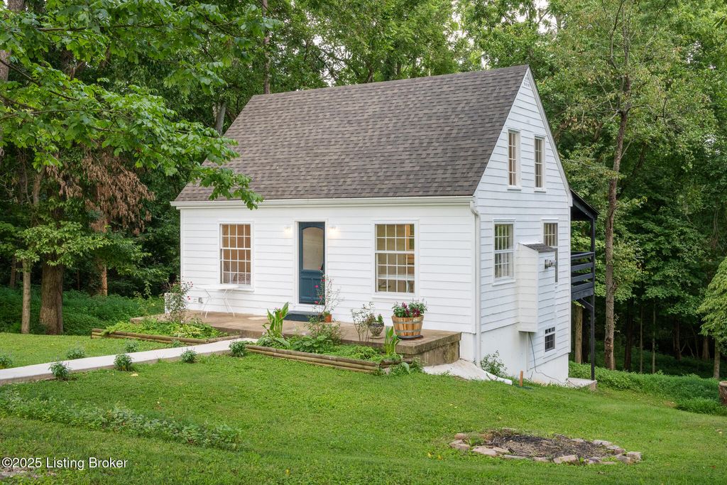 Photo of 2102 Goshen Ln, Goshen, KY 40026 (MLS # 1694426)