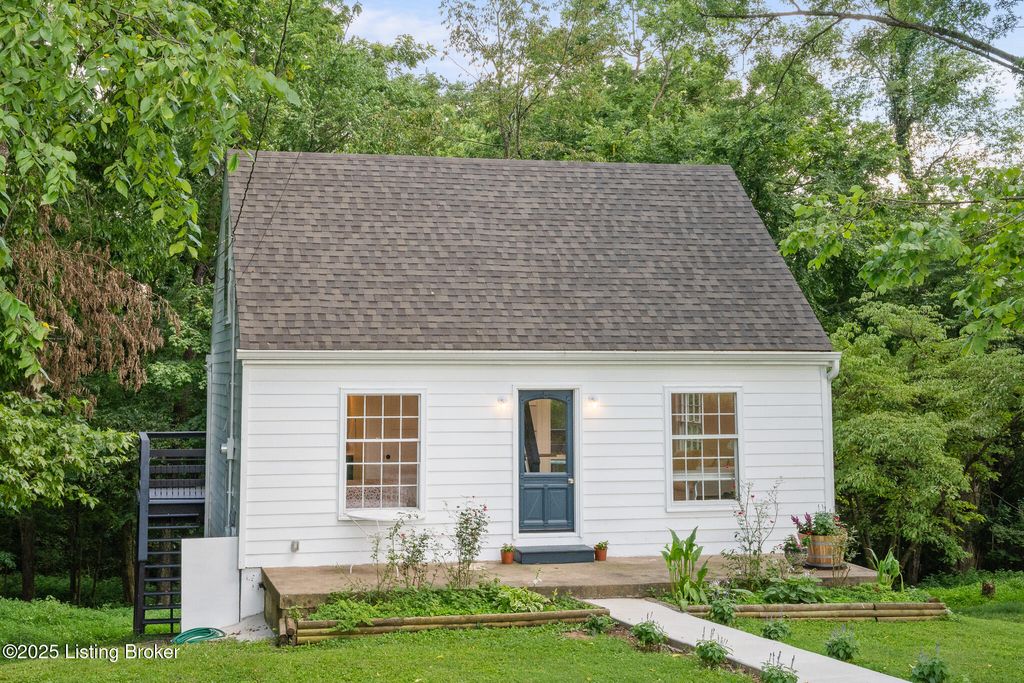 Photo of 2102 Goshen Ln, Goshen, KY 40026 (MLS # 1694426)