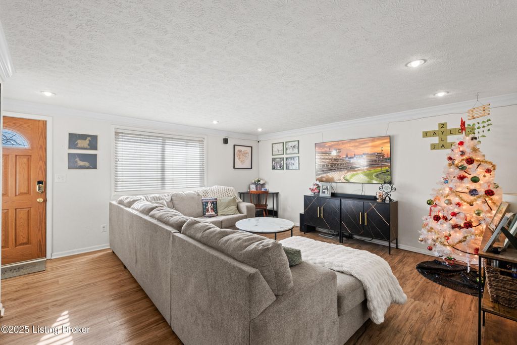 Photo of 8705 Shepherds Ct, Louisville, KY 40291 (MLS # 1705576)